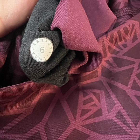 Women’s Lululemon full length  Maroon Leggings size 6 - Picture 4 of 4